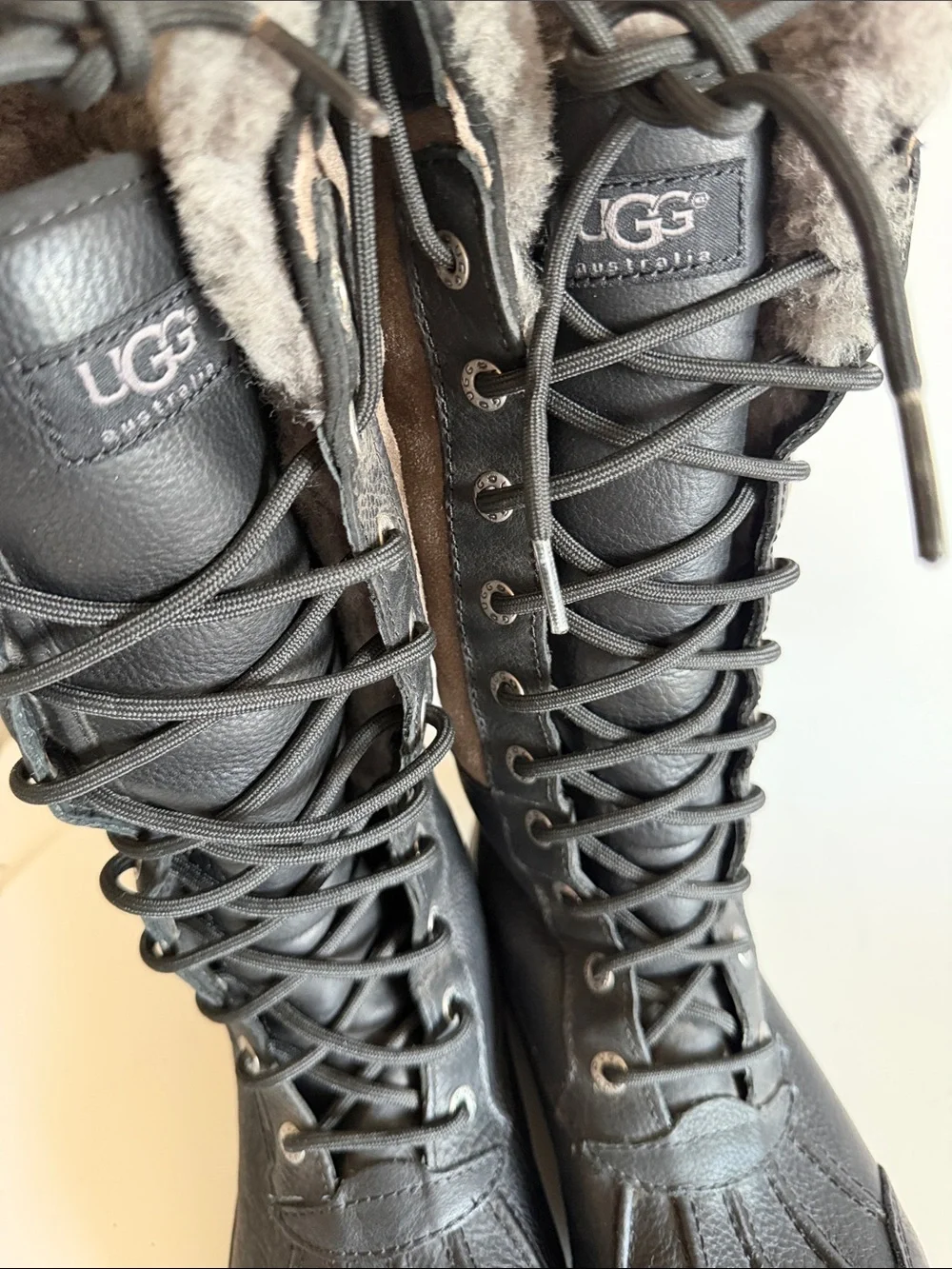 UGG Womens Adirondack Winter Sheepskin Combat Lace-up Tall Boots size 8